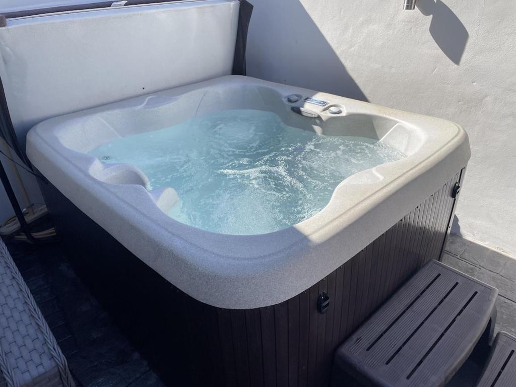 Quirky Cottage In The Centre Of Penrith With A Hot Tub Exterior photo