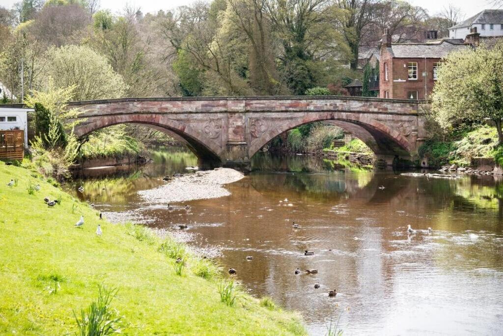 Quirky Cottage In The Centre Of Penrith With A Hot Tub Exterior photo